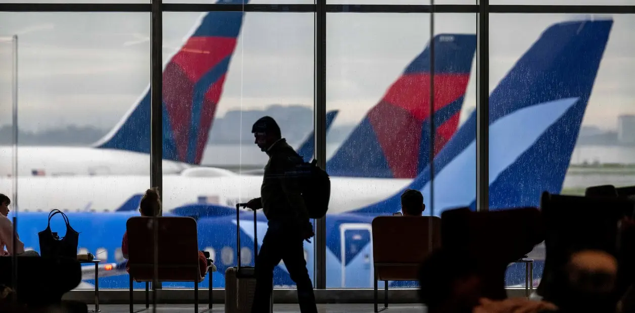 Travel alert for leaving the U.S.: required documents for green card holders
